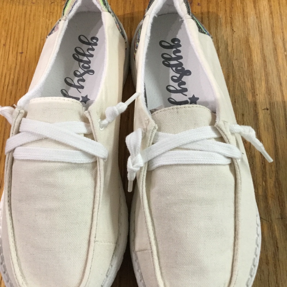 NWT Canvas shoes